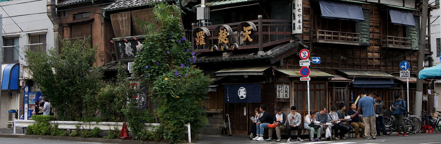 Street scene, people aiting outside a restaurant